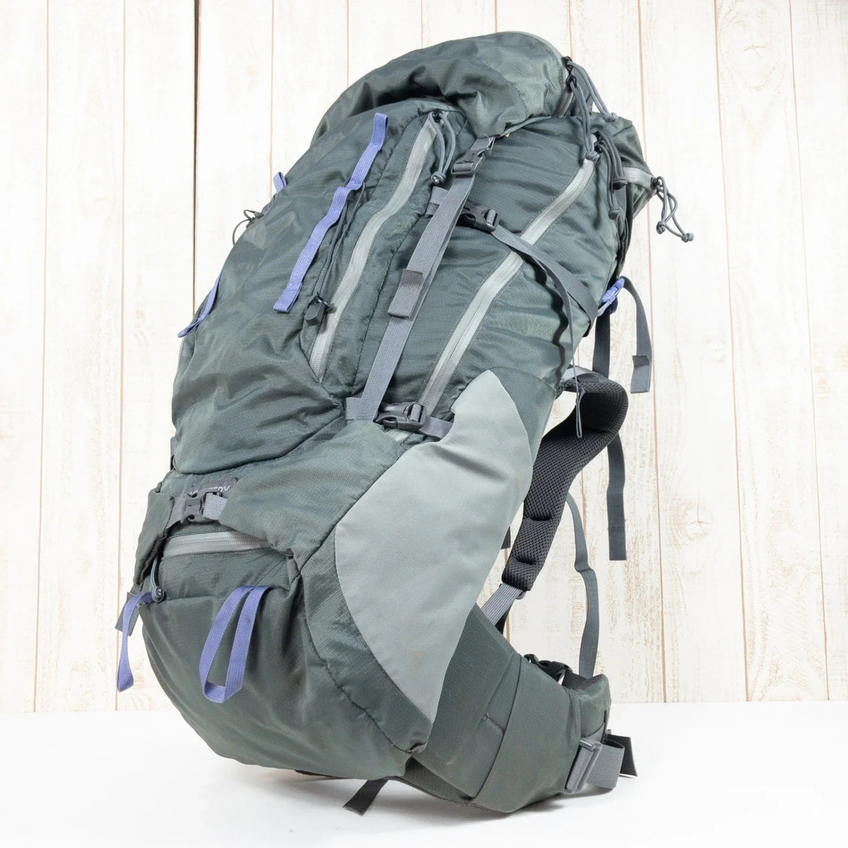 Mystery Ranch women's Stein 62 backpack in Concrete, front view